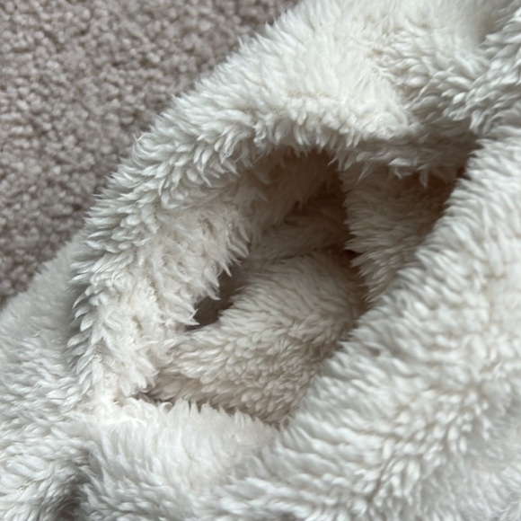 Amazon Cream Fuzzy Lounge Set - Picture 9 of 11